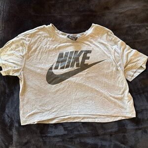 NIKE CROPPED TEE